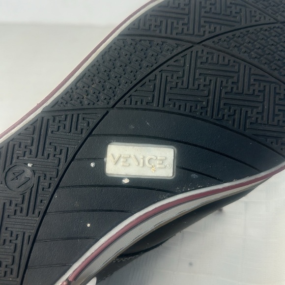 Vince Mens Chukka  boots in black and red main image 7